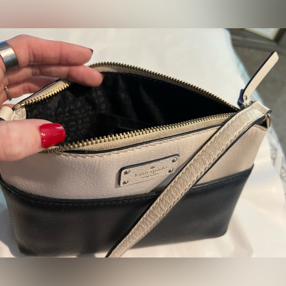 Limited Edition, Kate Spade, like new, white & black cross-body long strap purse - Picture 8 of 9